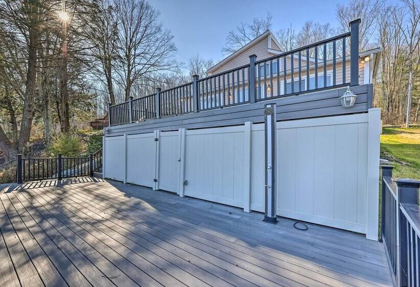 Lakefront Poconos Escape W/ Dock, Decks & Grill!