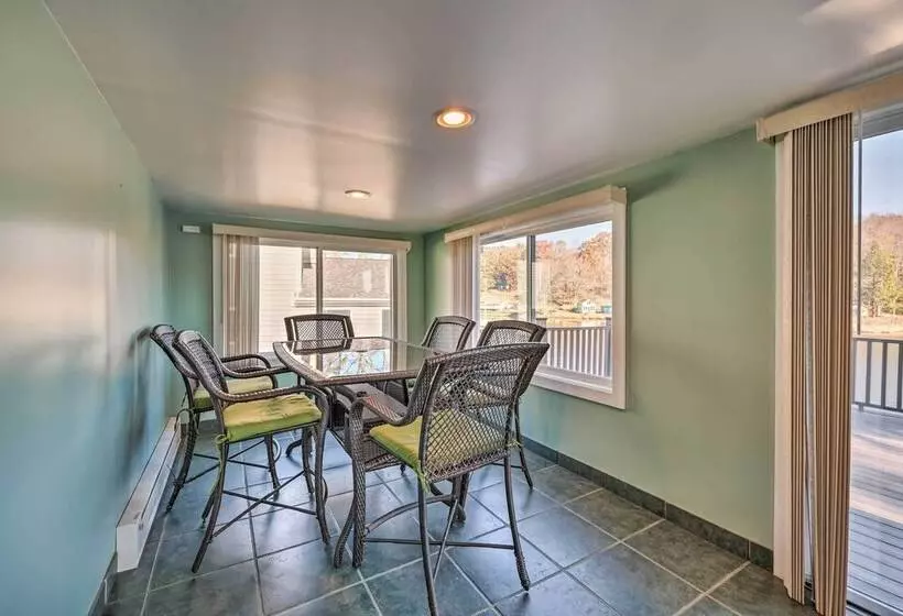 Lakefront Poconos Escape W/ Dock, Decks & Grill!