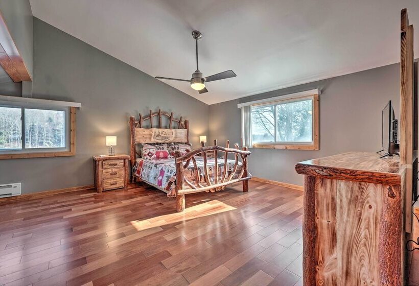 Lakefront Poconos Escape W/ Dock, Decks & Grill!