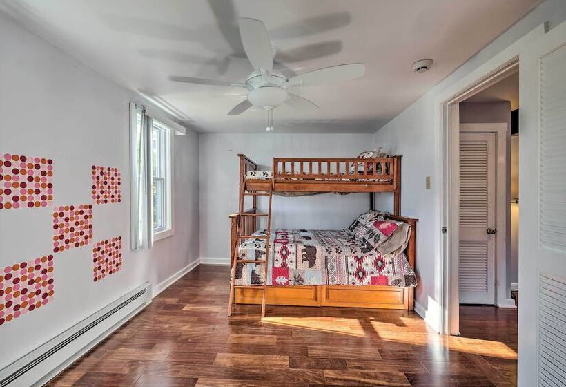 Lakefront Poconos Escape W/ Dock, Decks & Grill!