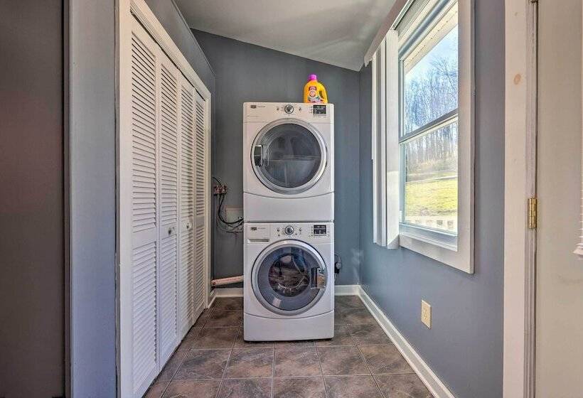 Lakefront Poconos Escape W/ Dock, Decks & Grill!