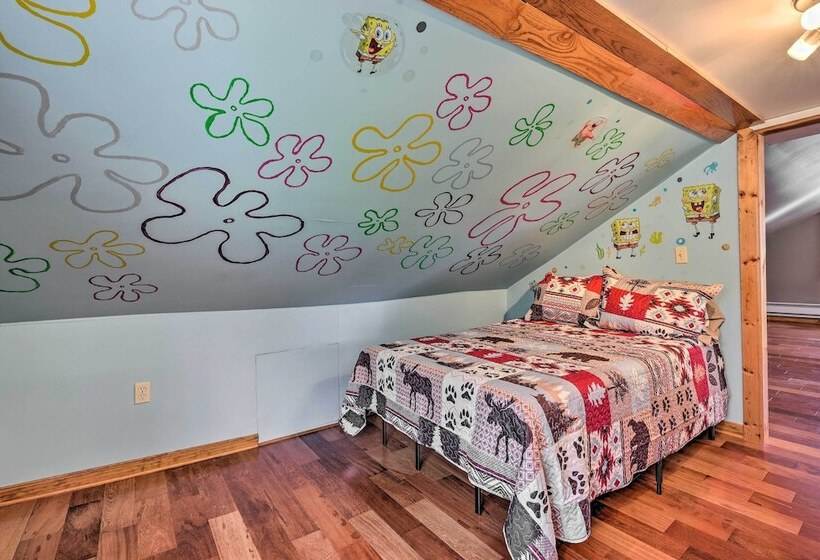 Lakefront Poconos Escape W/ Dock, Decks & Grill!