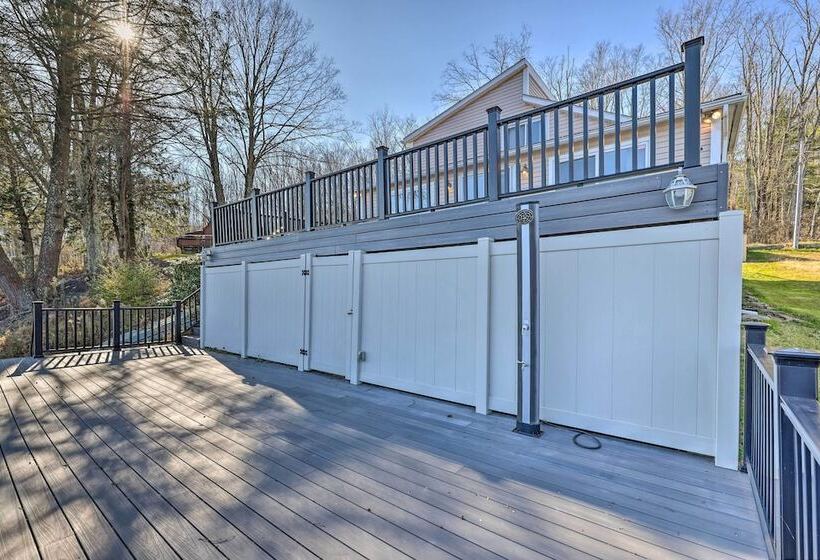 Lakefront Poconos Escape W/ Dock, Decks & Grill!