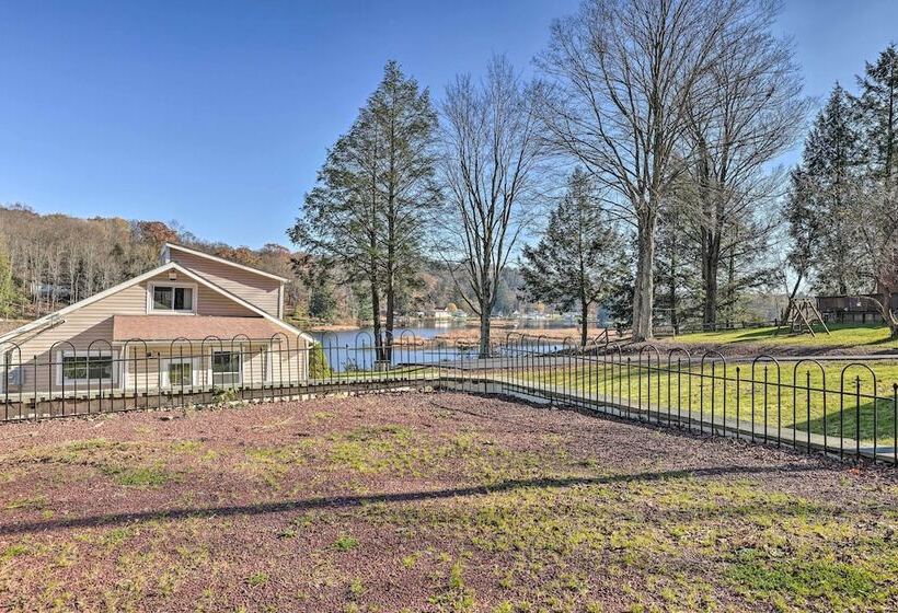 Lakefront Poconos Escape W/ Dock, Decks & Grill!