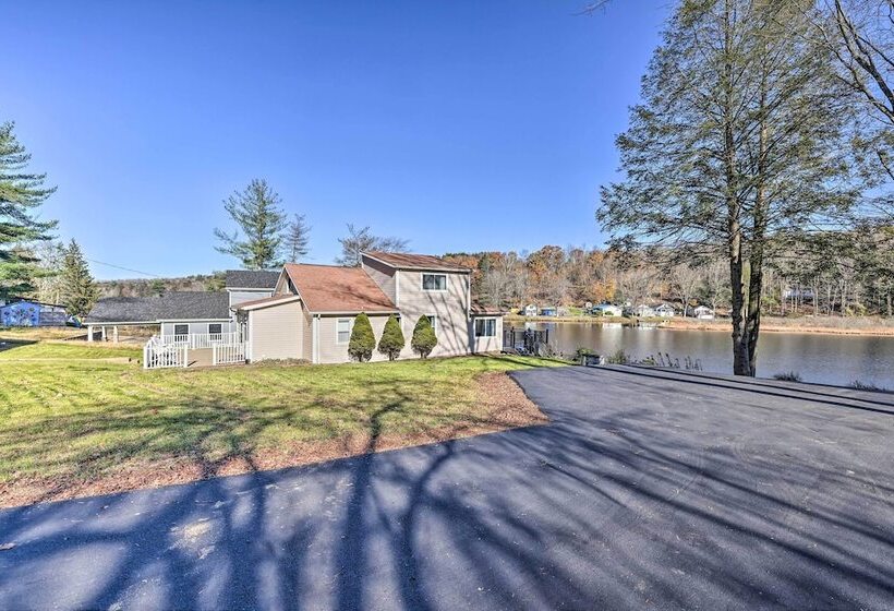 Lakefront Poconos Escape W/ Dock, Decks & Grill!