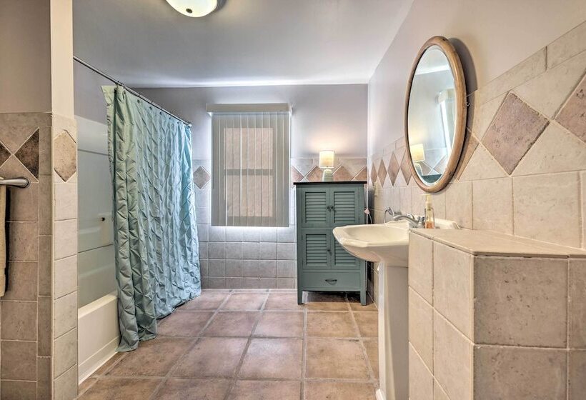 Lakefront Poconos Escape W/ Dock, Decks & Grill!