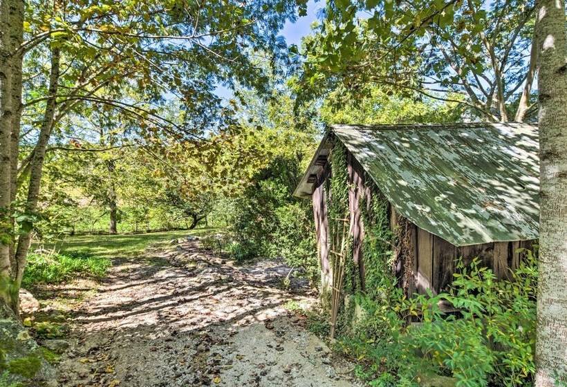 Whimsical Bat Cave Cottage W/ Fire Pit!