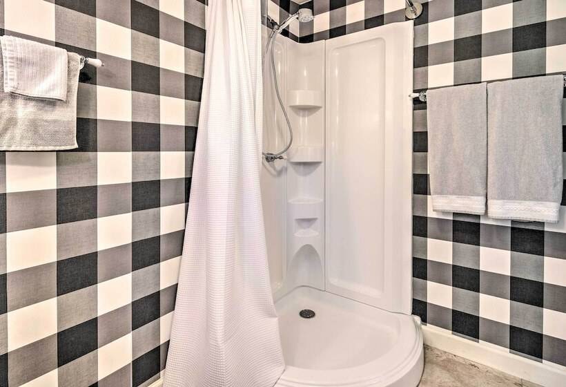 Whimsical Bat Cave Cottage W/ Fire Pit!