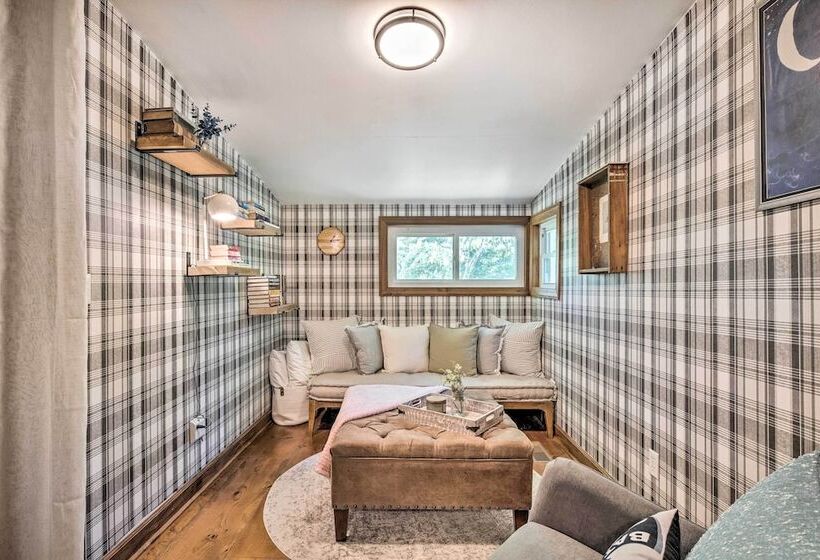 Whimsical Bat Cave Cottage W/ Fire Pit!