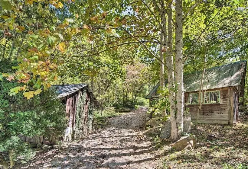 Whimsical Bat Cave Cottage W/ Fire Pit!