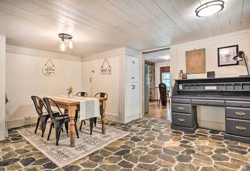 Whimsical Bat Cave Cottage W/ Fire Pit!