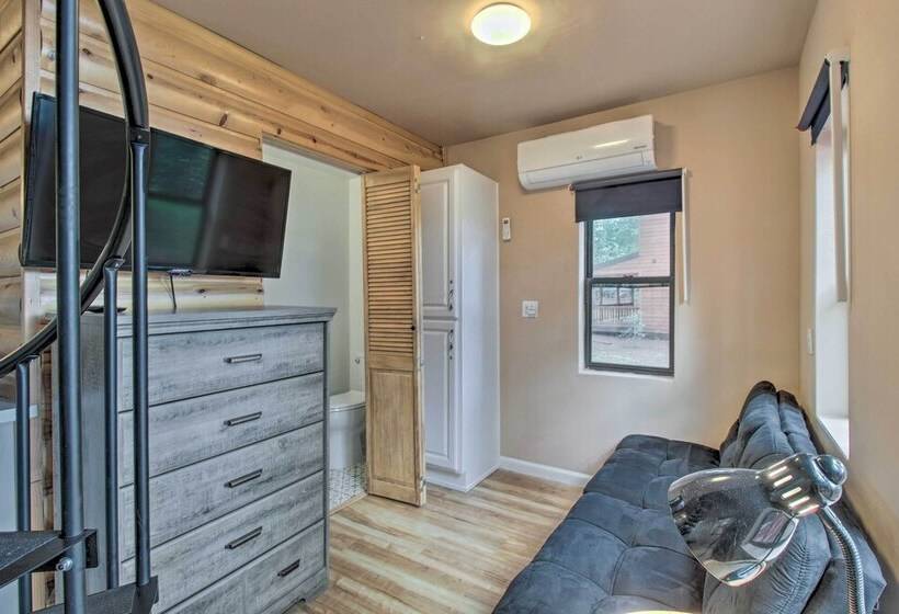 Woodsy Pinetop Cabin W/ Deck & Separate Casita