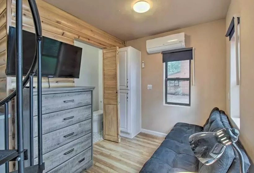 Woodsy Pinetop Cabin W/ Deck & Separate Casita