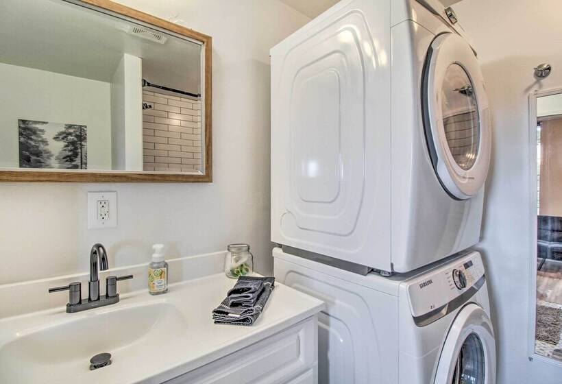 Woodsy Pinetop Cabin W/ Deck & Separate Casita