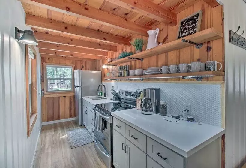 Woodsy Pinetop Cabin W/ Deck & Separate Casita