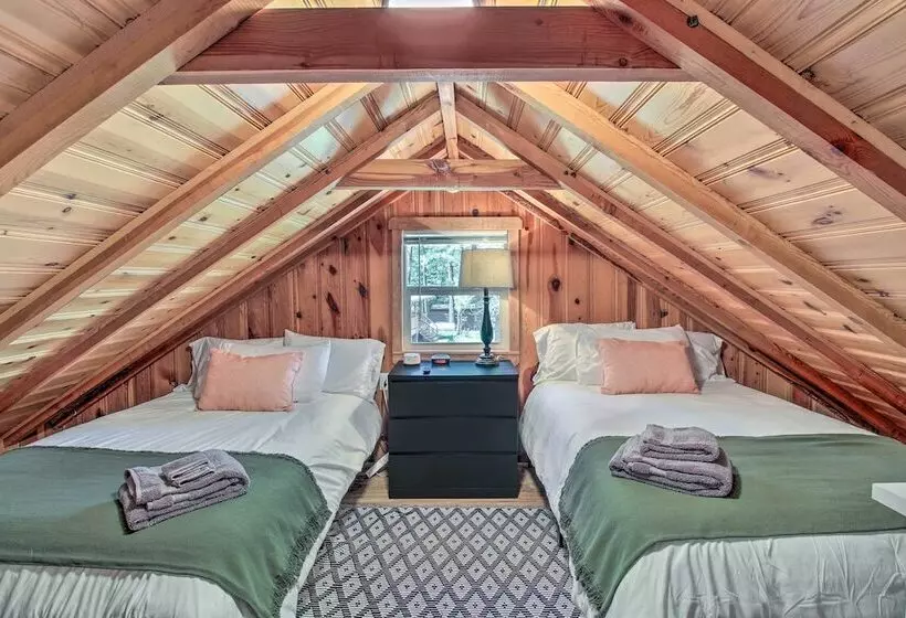 Woodsy Pinetop Cabin W/ Deck & Separate Casita