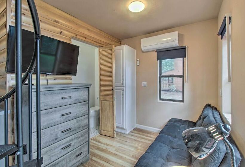 Woodsy Pinetop Cabin W/ Deck & Separate Casita