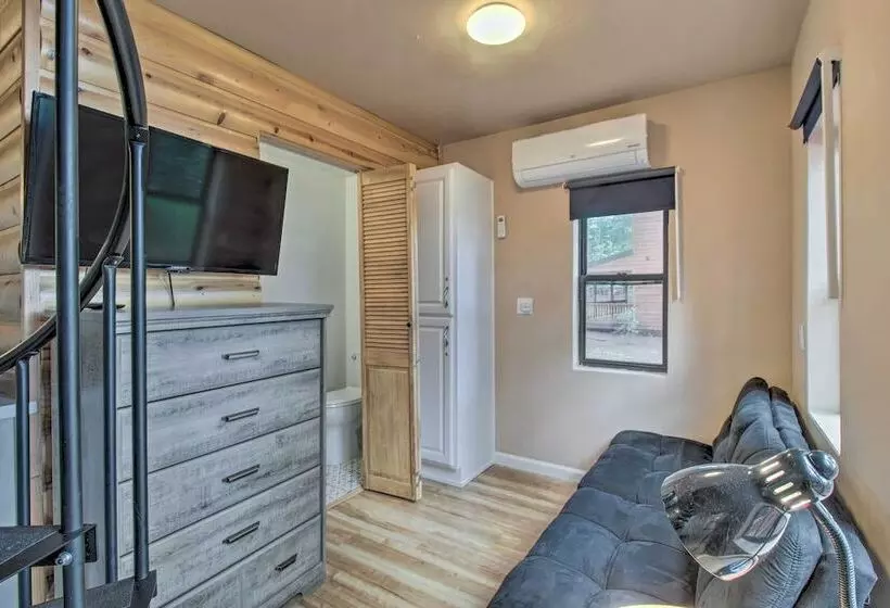 Woodsy Pinetop Cabin W/ Deck & Separate Casita