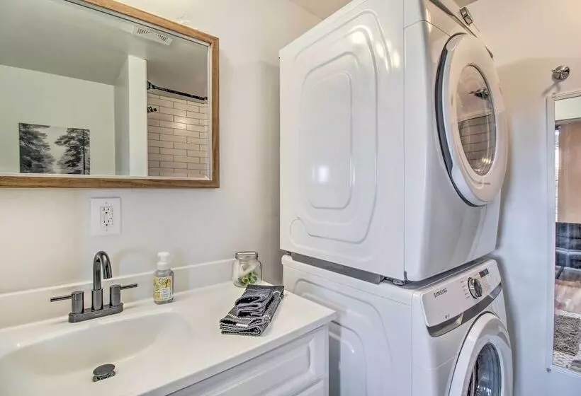 Woodsy Pinetop Cabin W/ Deck & Separate Casita