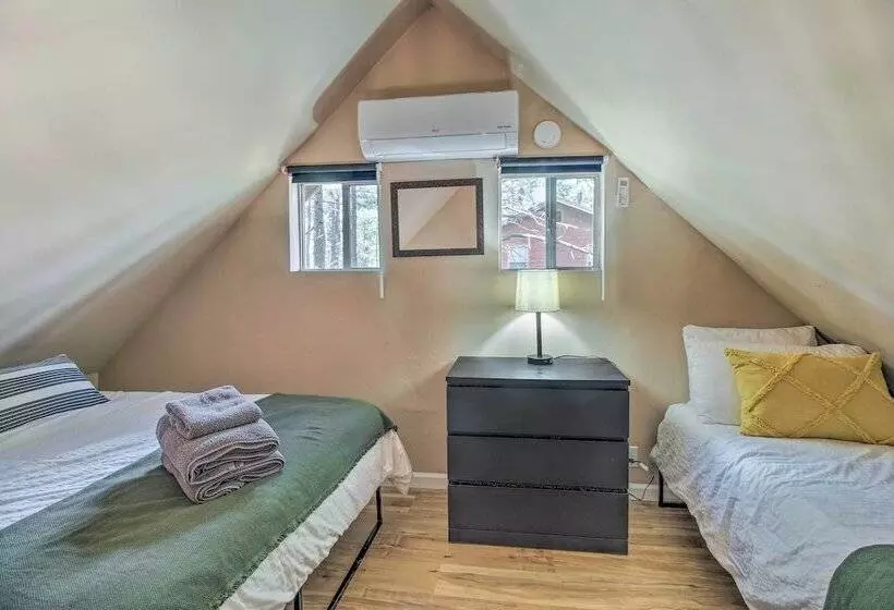 Woodsy Pinetop Cabin W/ Deck & Separate Casita