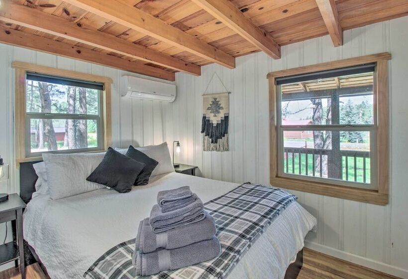 Woodsy Pinetop Cabin W/ Deck & Separate Casita