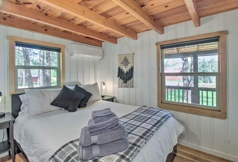 Woodsy Pinetop Cabin W/ Deck & Separate Casita