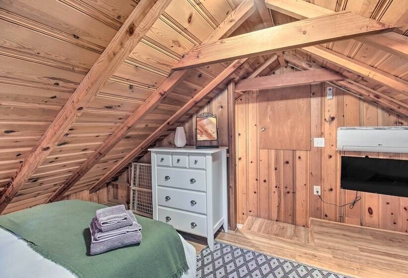 Woodsy Pinetop Cabin W/ Deck & Separate Casita