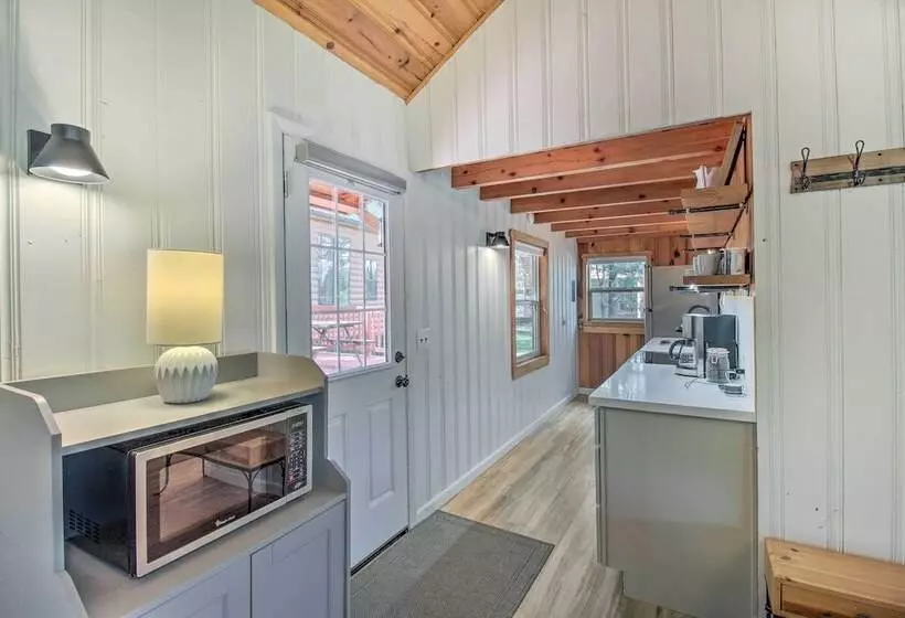 Woodsy Pinetop Cabin W/ Deck & Separate Casita