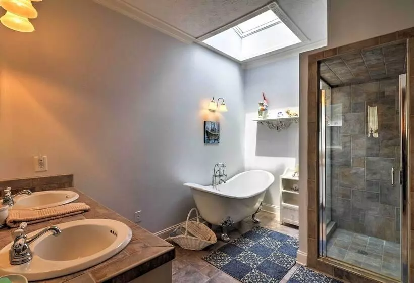 Historic Lafayette Retreat W/ Guest House!