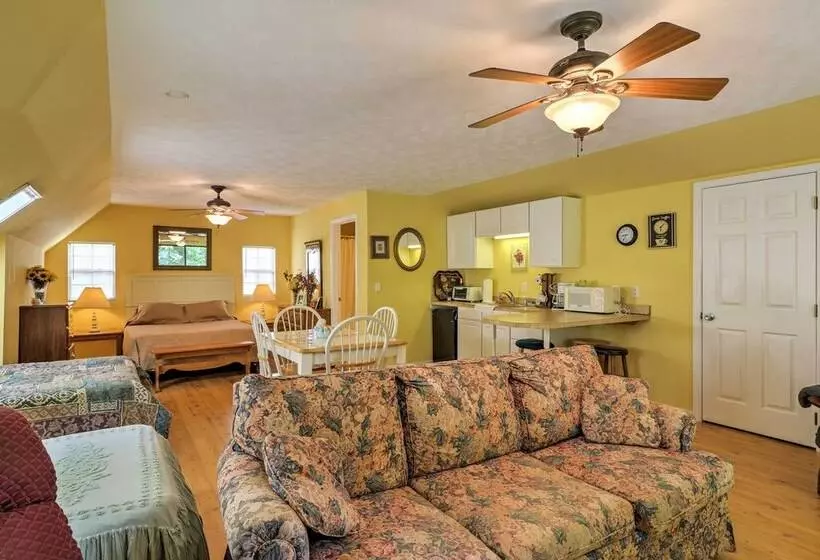 Historic Lafayette Retreat W/ Guest House!