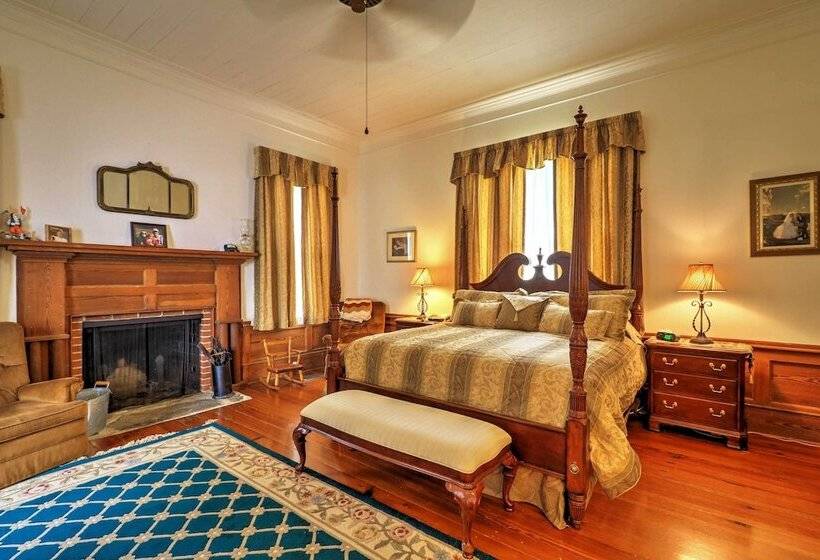 Historic Lafayette Retreat W/ Guest House!