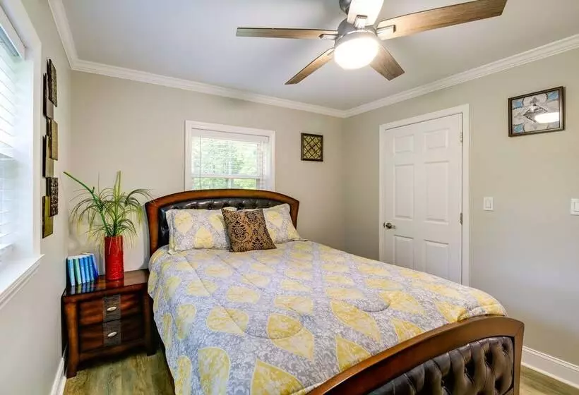 Ararat Home W/ Spacious Yard & Mountain Views!