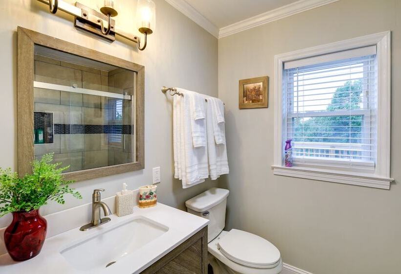 Ararat Home W/ Spacious Yard & Mountain Views!