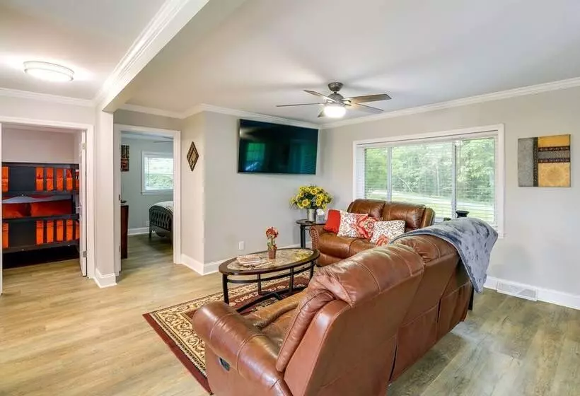 Ararat Home W/ Spacious Yard & Mountain Views!