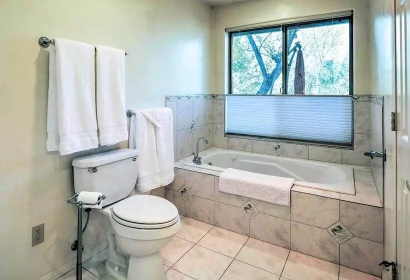 Beautiful Cabin W/ Deck On East Verde River!