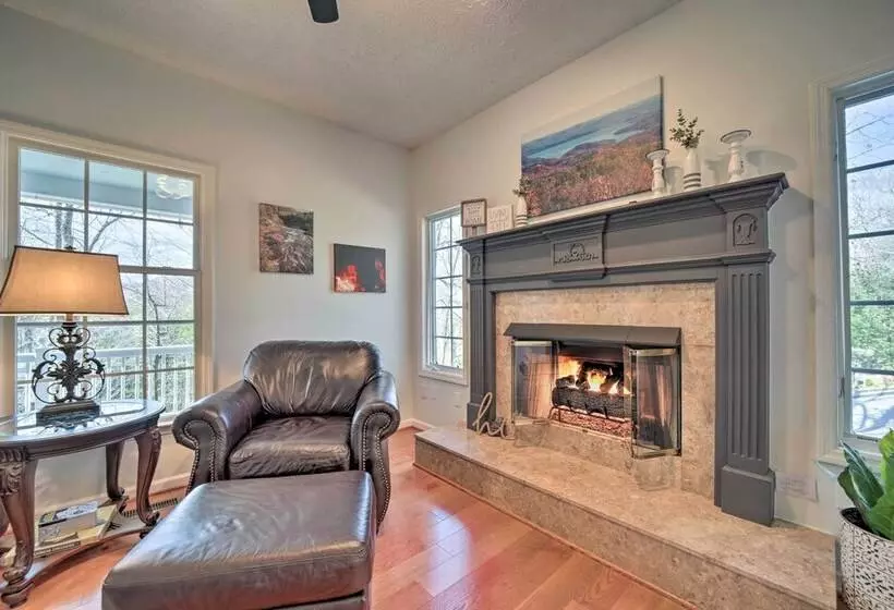 Blue Ridge Mtn Escape: Home W/ Deck & Fire Pit!