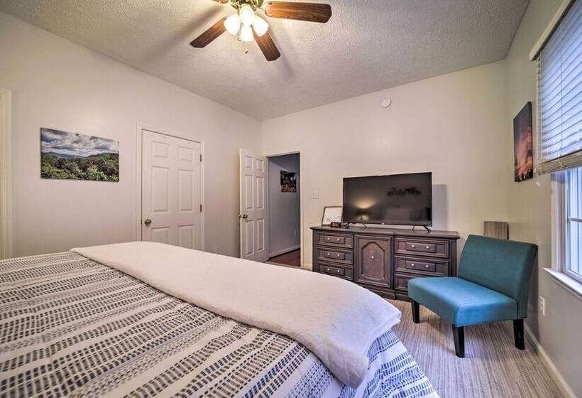 Blue Ridge Mtn Escape: Home W/ Deck & Fire Pit!