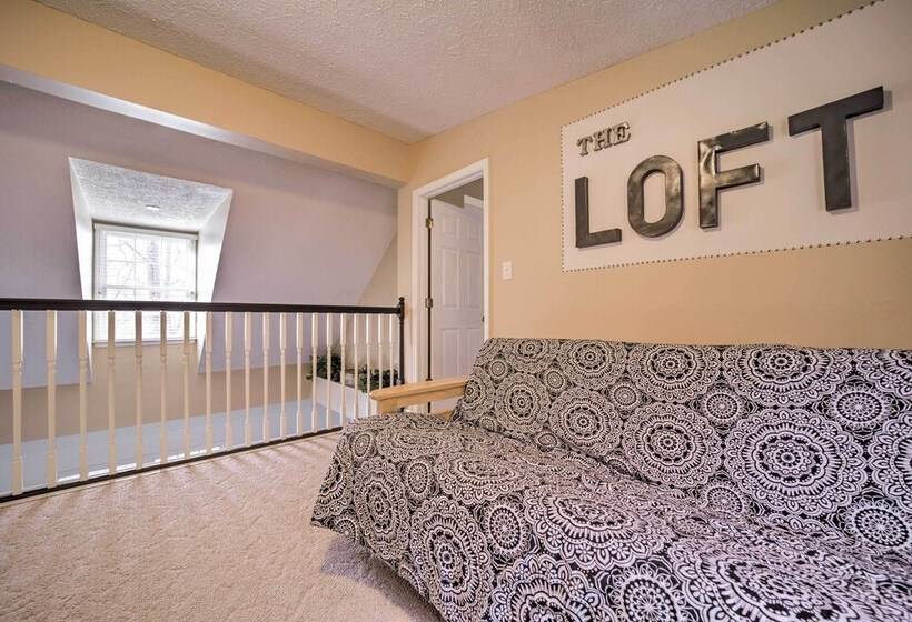 Blue Ridge Mtn Escape: Home W/ Deck & Fire Pit!