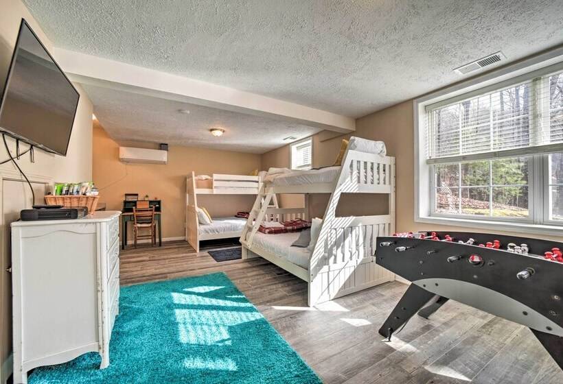 Blue Ridge Mtn Escape: Home W/ Deck & Fire Pit!