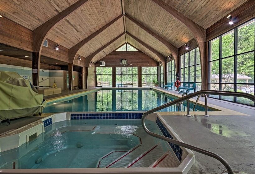 Blue Ridge Mtn Escape: Home W/ Deck & Fire Pit!