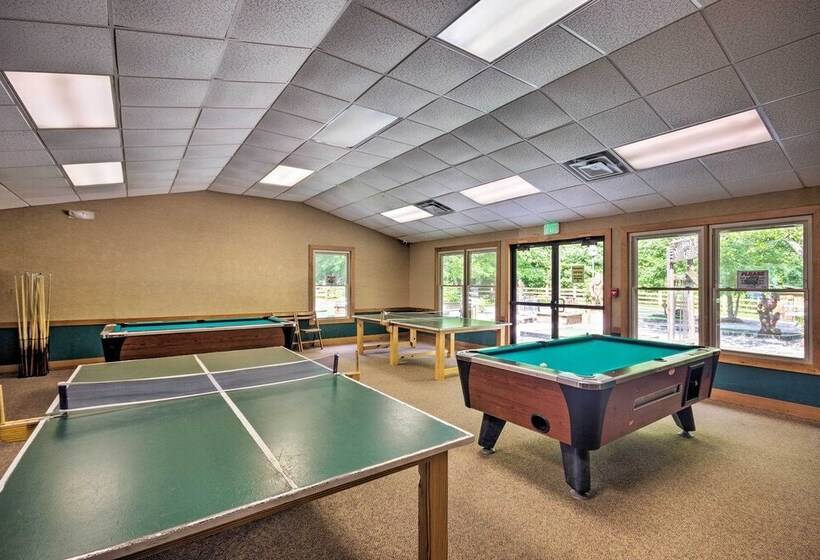 Blue Ridge Mtn Escape: Home W/ Deck & Fire Pit!