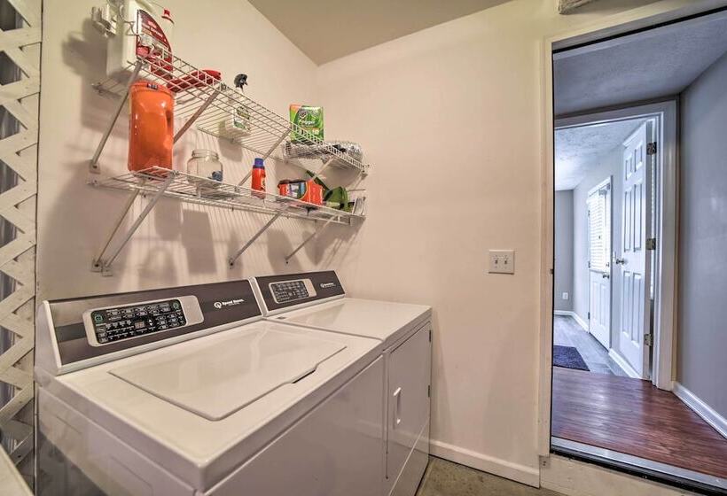 Blue Ridge Mtn Escape: Home W/ Deck & Fire Pit!