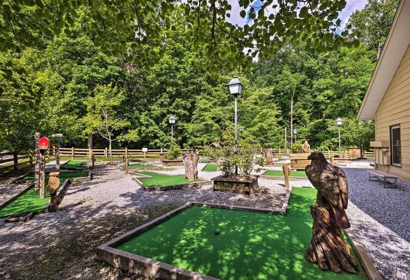 Blue Ridge Mtn Escape: Home W/ Deck & Fire Pit!