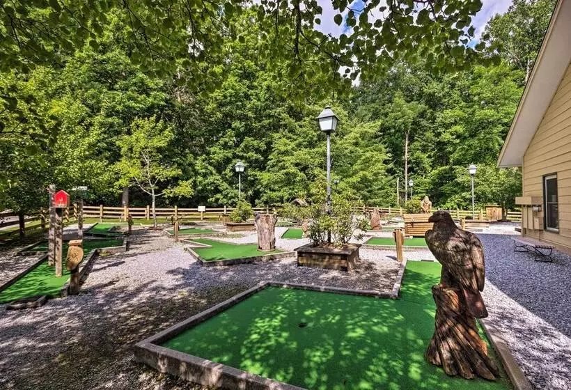 Blue Ridge Mtn Escape: Home W/ Deck & Fire Pit!
