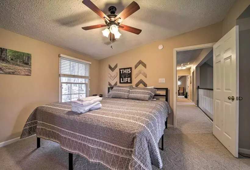 Blue Ridge Mtn Escape: Home W/ Deck & Fire Pit!