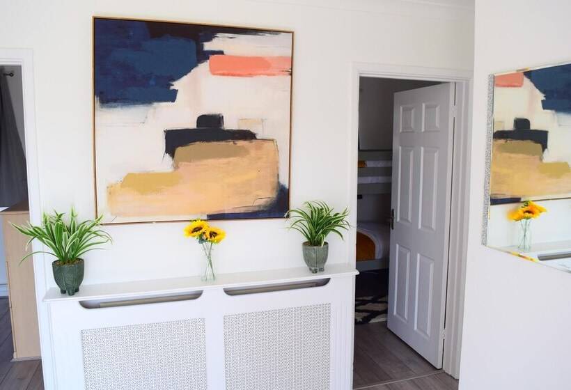 Charming 4 Bed Cottage In Hayling Island   Hot Tub