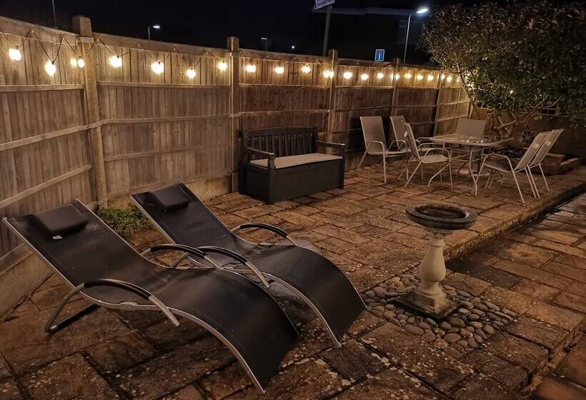 Charming 4 Bed Cottage In Hayling Island   Hot Tub