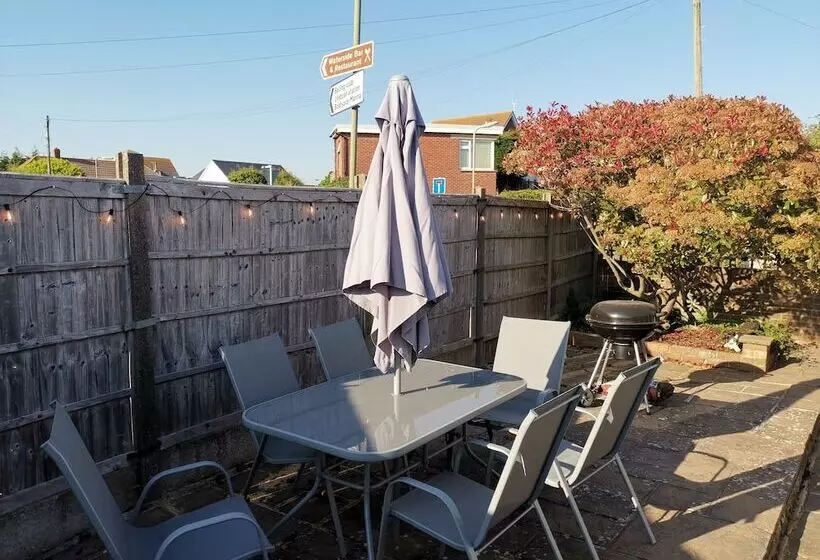 Charming 4 Bed Cottage In Hayling Island   Hot Tub