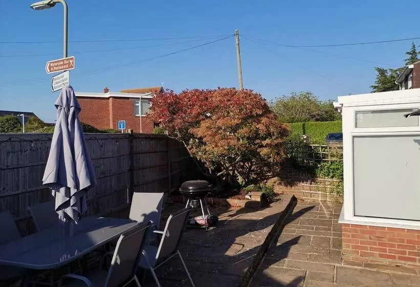 Charming 4 Bed Cottage In Hayling Island   Hot Tub