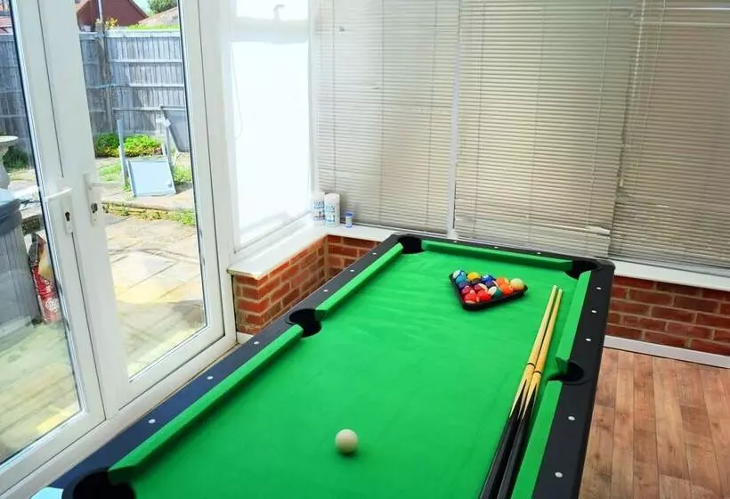 Charming 4 Bed Cottage In Hayling Island   Hot Tub